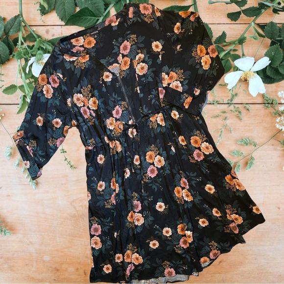 Torrid. Rich dark background with peach and blush floral print. Cinch waist - Picture 1 of 5